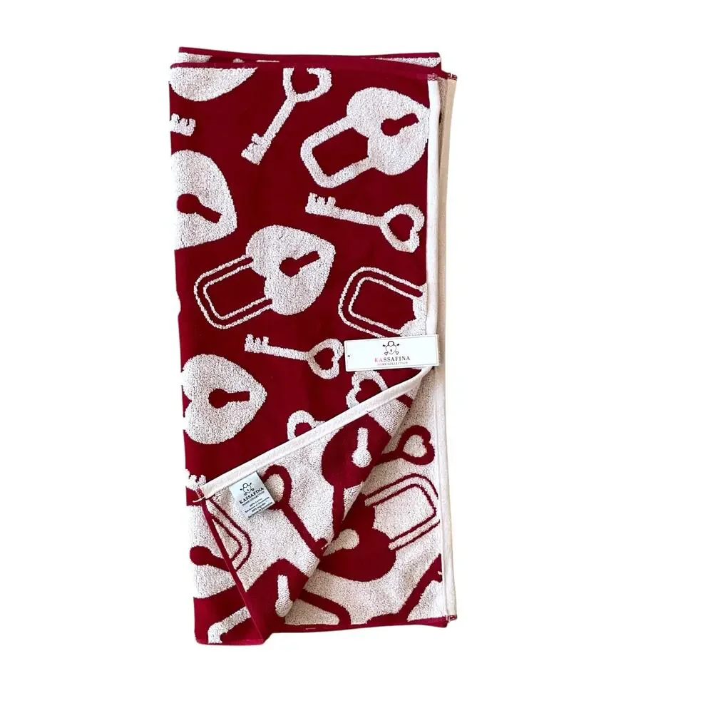 Kassafina Love Heart Lock & Key Bath Towel Set of 2 Red White Valentine XO NEW